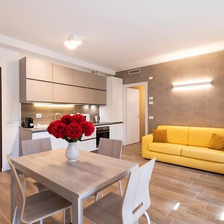 West Milan - Modern And Comfortable Apartment Luaran gambar