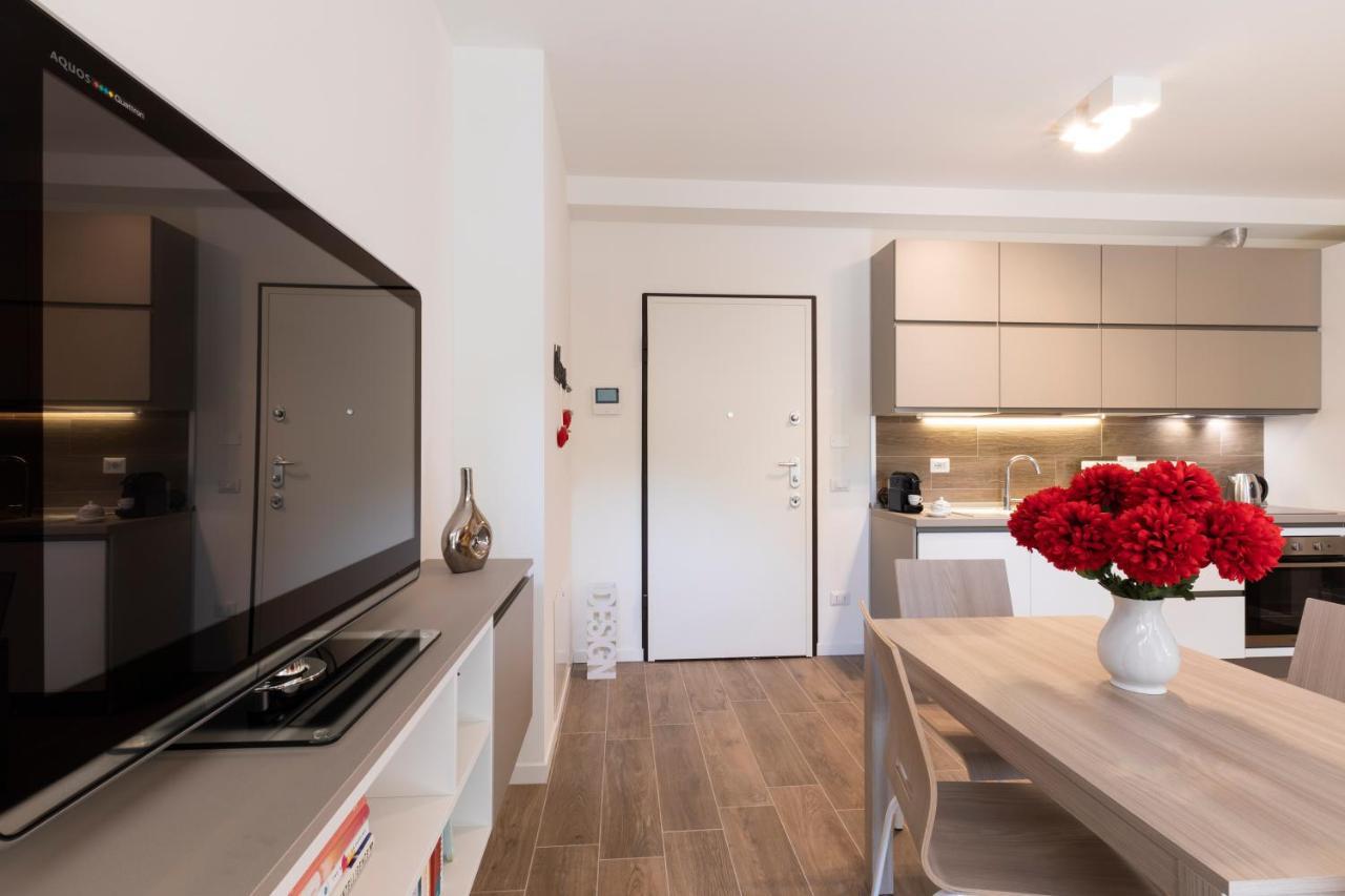 West Milan - Modern And Comfortable Apartment Luaran gambar
