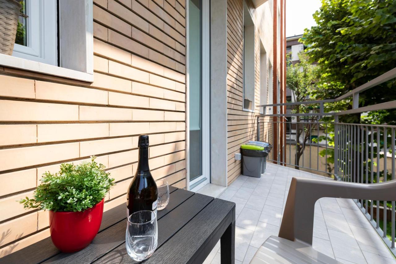 West Milan - Modern And Comfortable Apartment Luaran gambar